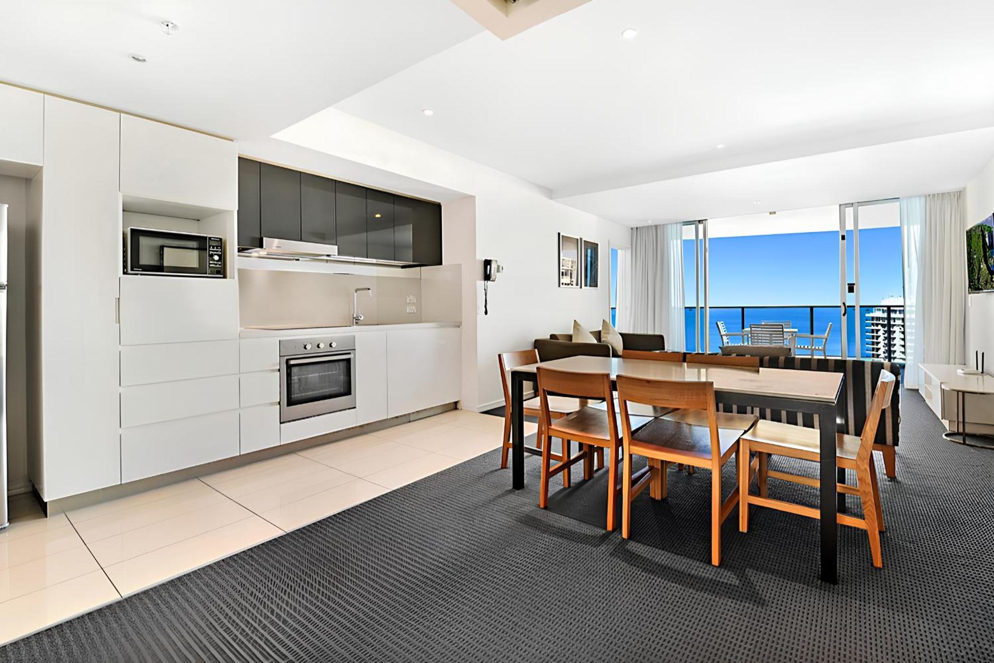 Number 1 H Residences - Wifi, Parking & More By Gold Coast Holidays Exterior photo