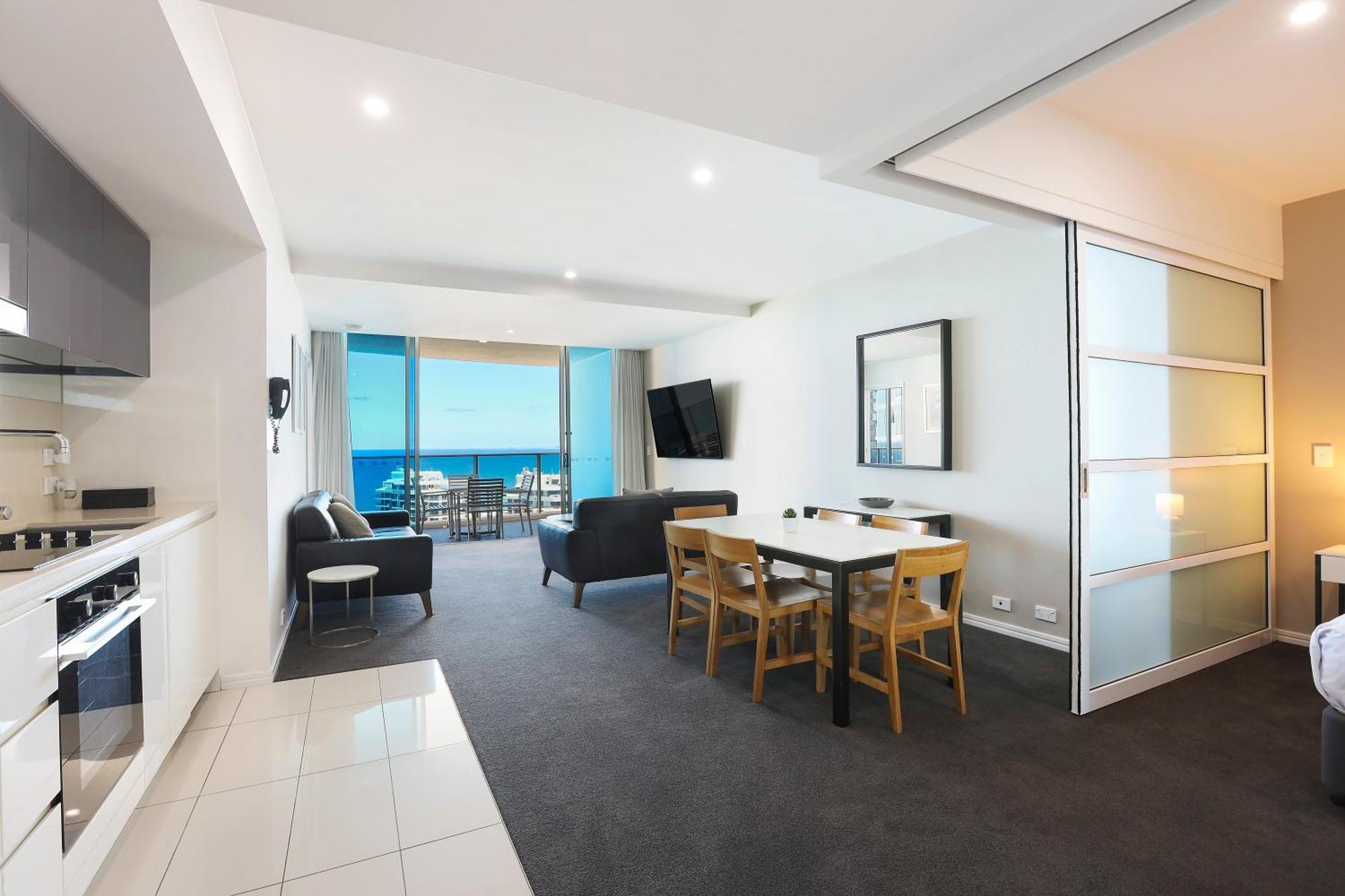 Number 1 H Residences - Wifi, Parking & More By Gold Coast Holidays Exterior photo